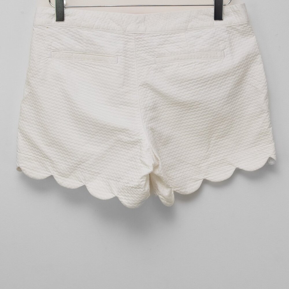 Lilly Pulitzer Buttercup Shorts Textured Scalloped Edge 5" Inseam Resort White 4 - Picture 2 of 6